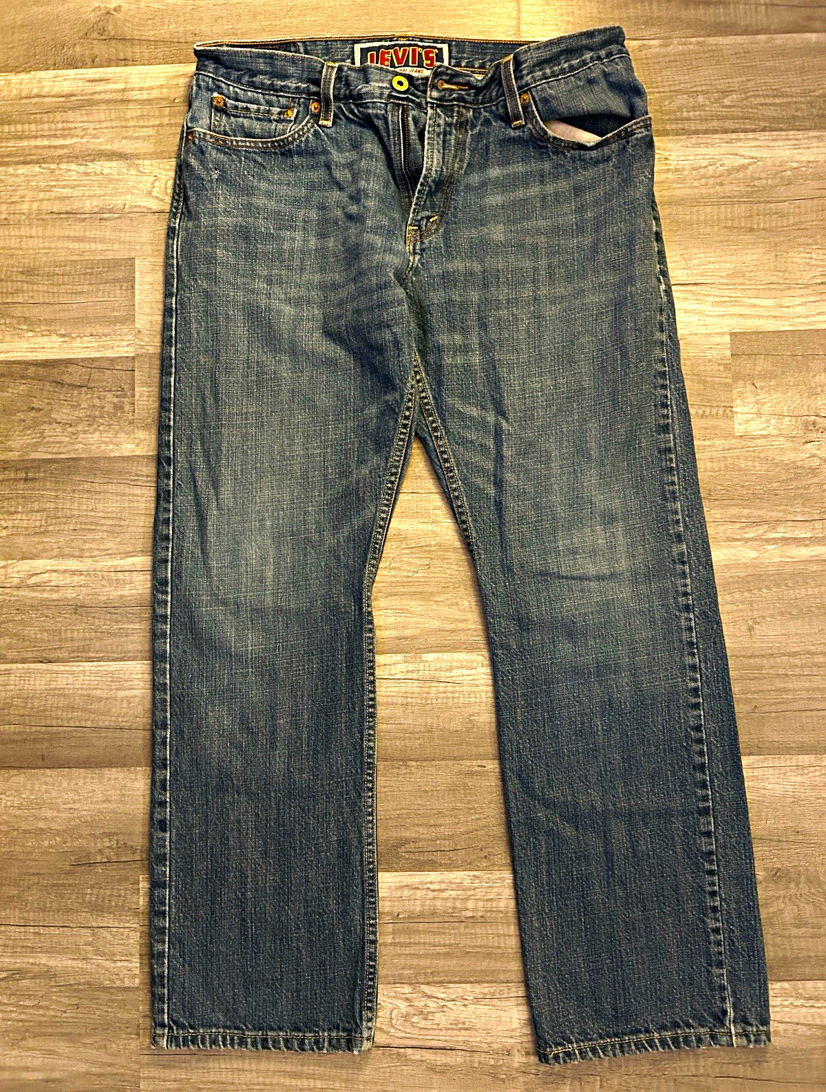 Levi’s Men’s Slim Straight Blue Medium Wash Denim Jeans Mid Rise 5-Pocket