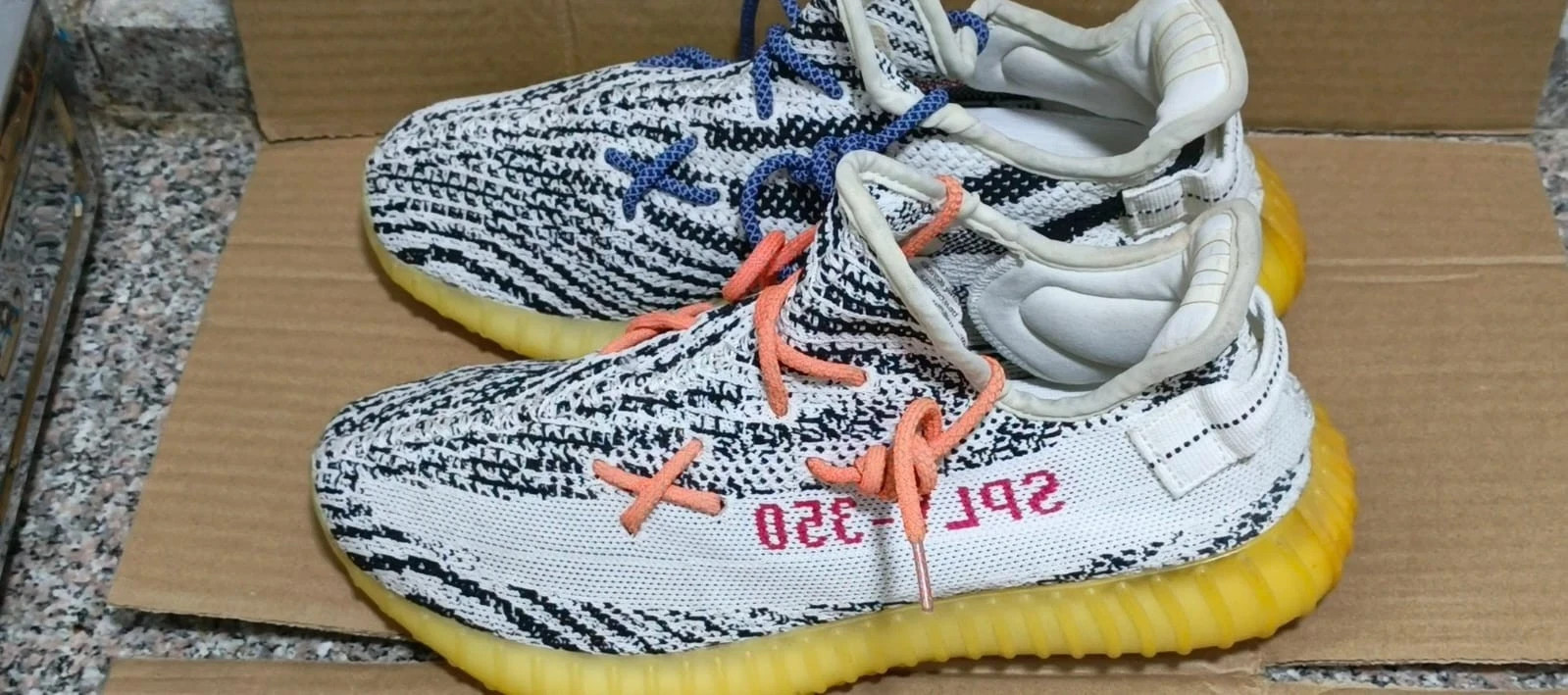 Size 8.5 Men adidas Yeezy Boost 350 V2 Zebra Pre Owned CP9654