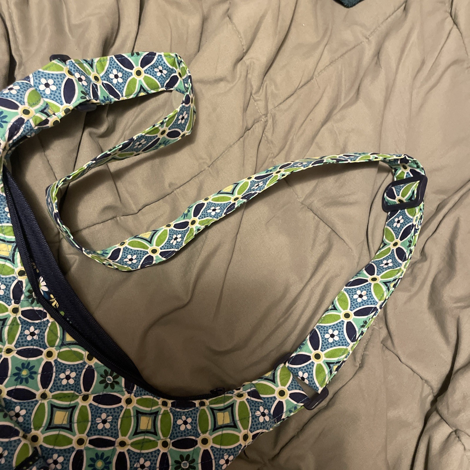 Vera Bradley Cargo Sling Retired Daisy Daisy Pattern 2008