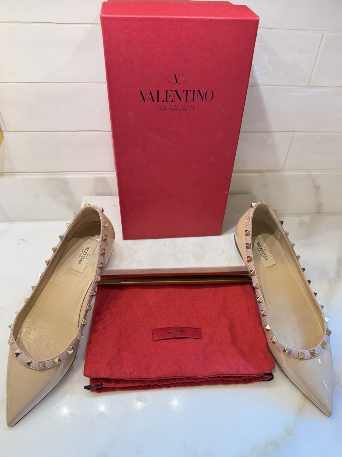 Valentino Garavani Beige Patent Rock Stud Pointed Toe Flats Italy Size 39.5