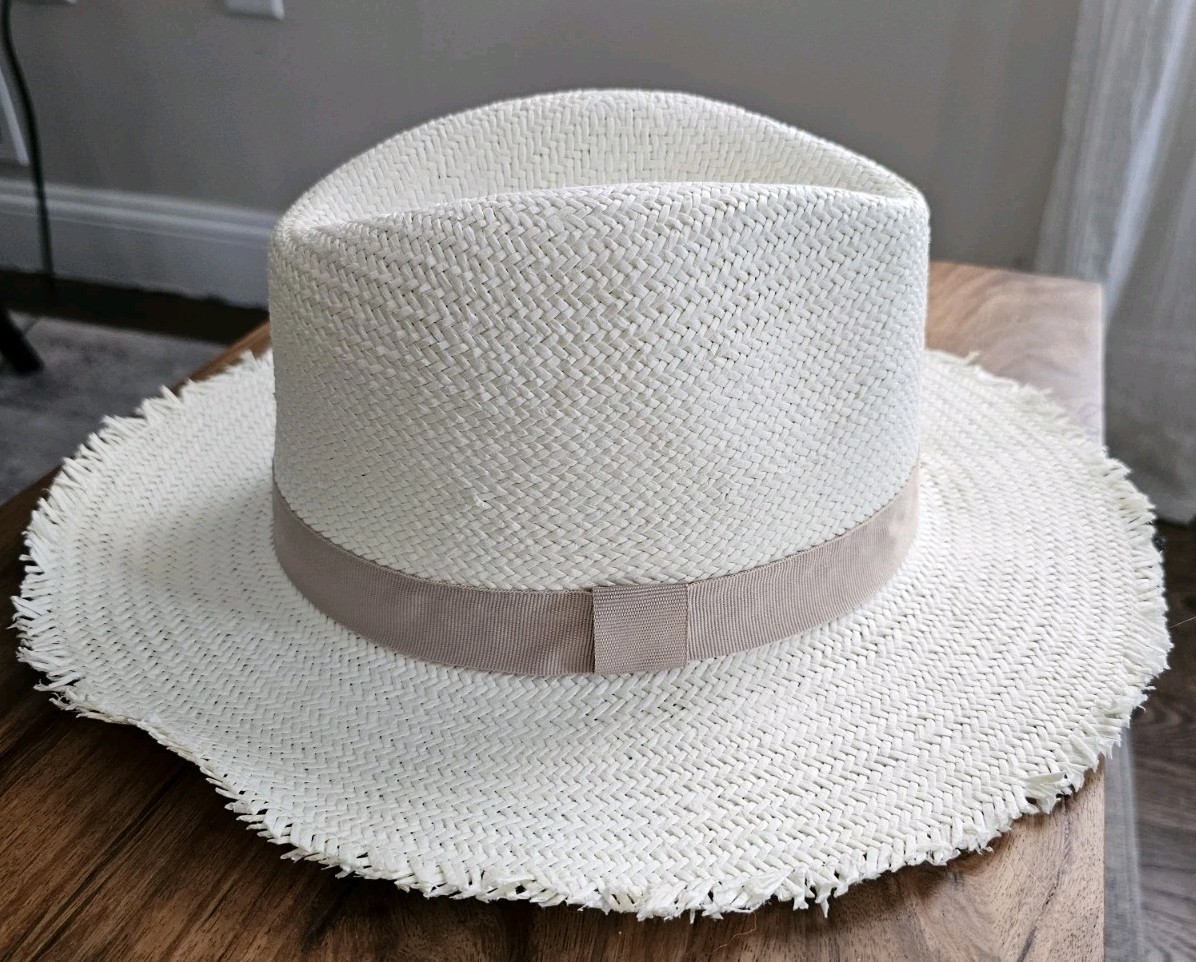 Hat Attack Travel Hat Chapeau in White/Blanc $119, NWT
