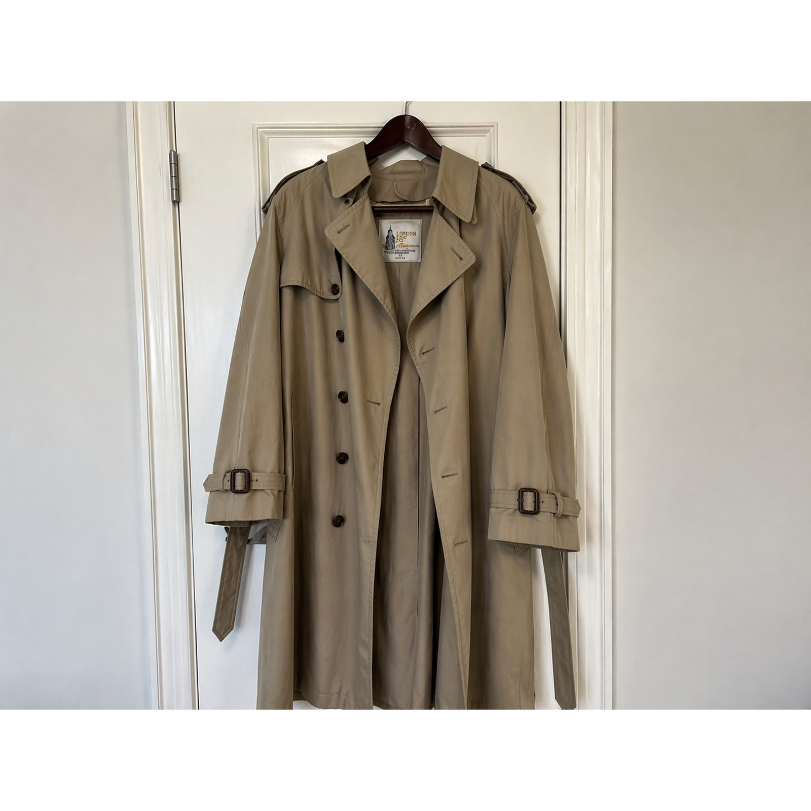 London Fog Trench Coat Beige Long Button Buckle Accents Men’s 42 Regular