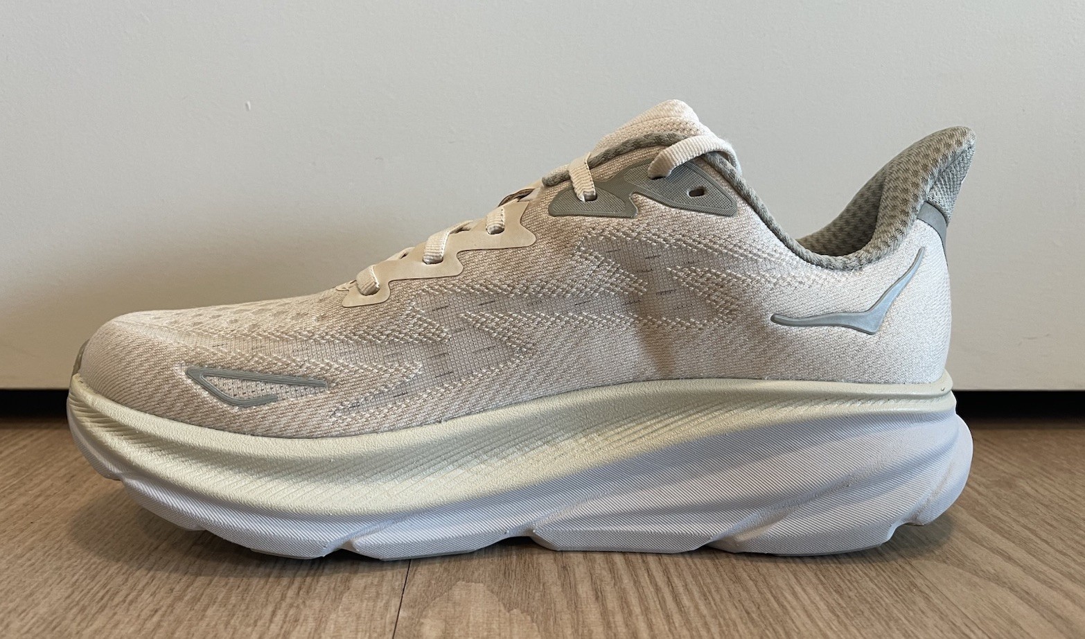 New Hoka Clifton 9 Running / Walking Shoes Men’s Size 9 – Oat Milk/Barley