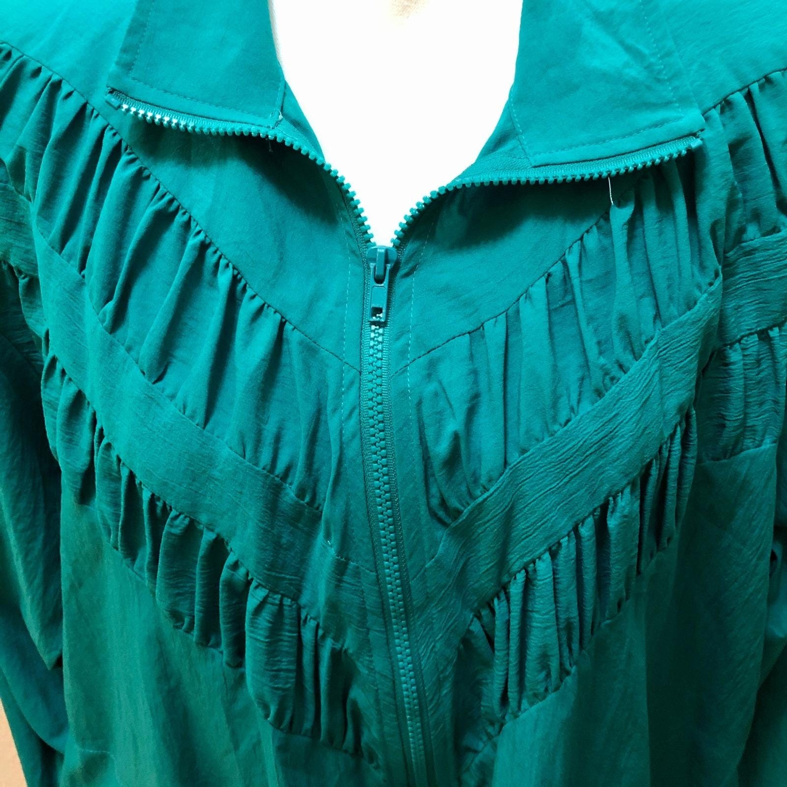 Super Fun 80s Vintage Teal/Kelly Green Windbreaker/Jogging Jacket Oversized M