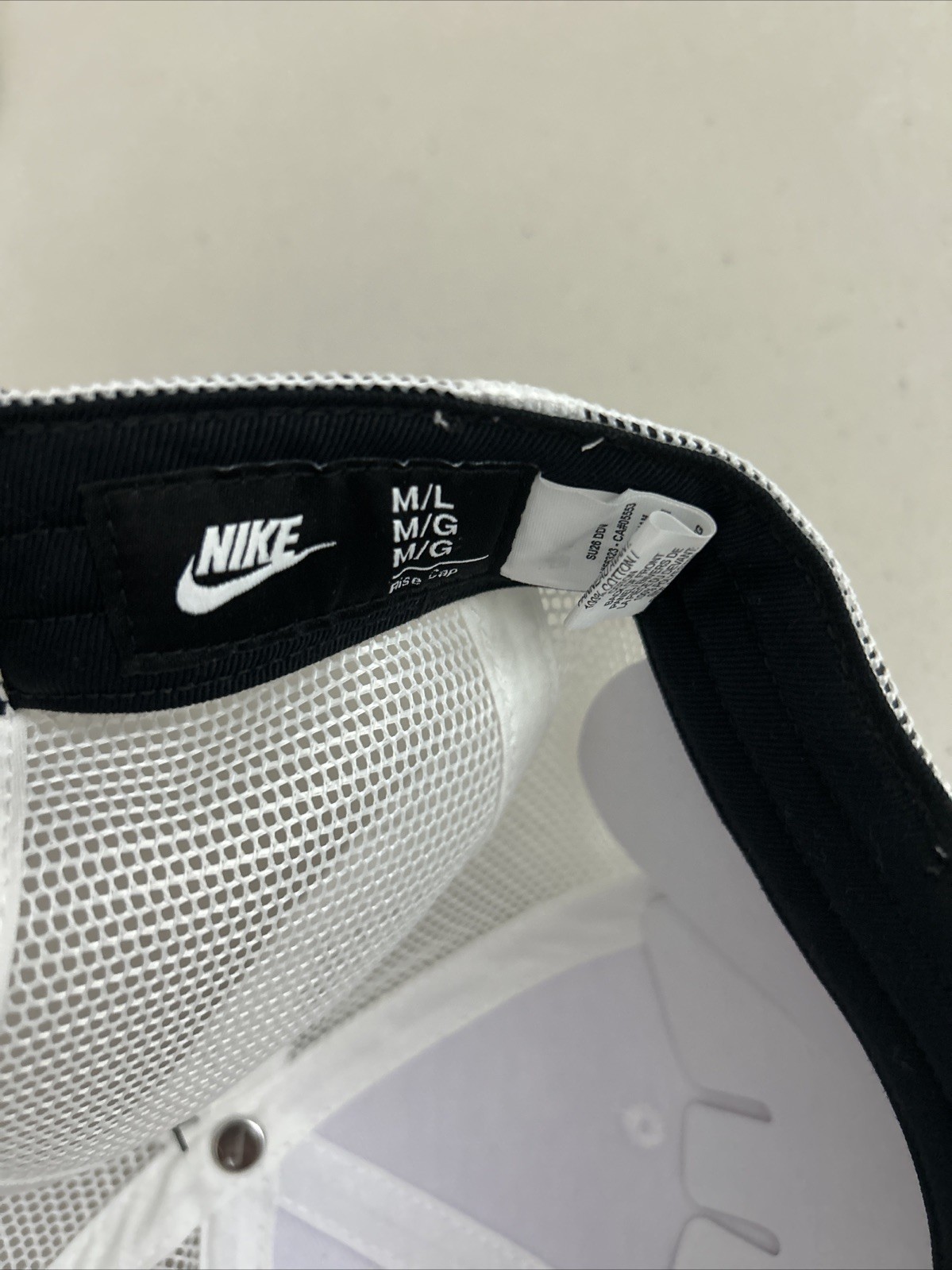 NIKE RISE CAP SNAPBACK TRUCKER HAT WHITE BLACK size S/M, M/L FV5543-100