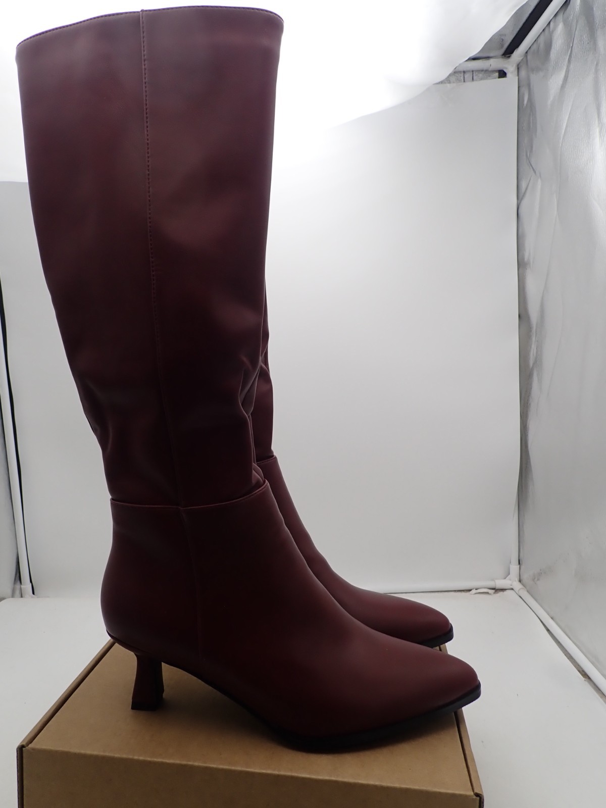 Lunhonk Burgundy Knee High Boots Women’s Kitten Heel Pointed Toe size 9.5