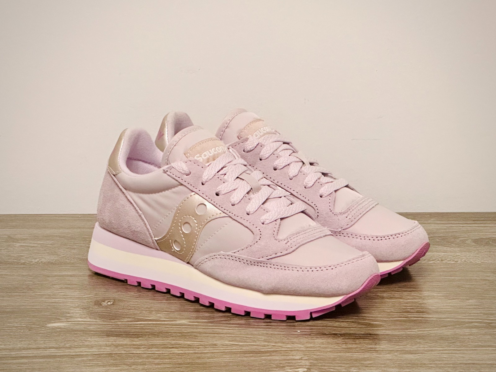 Size 6 Women’s – Saucony Jazz Triple (Orchid | Metallic) w/ Extra Laces