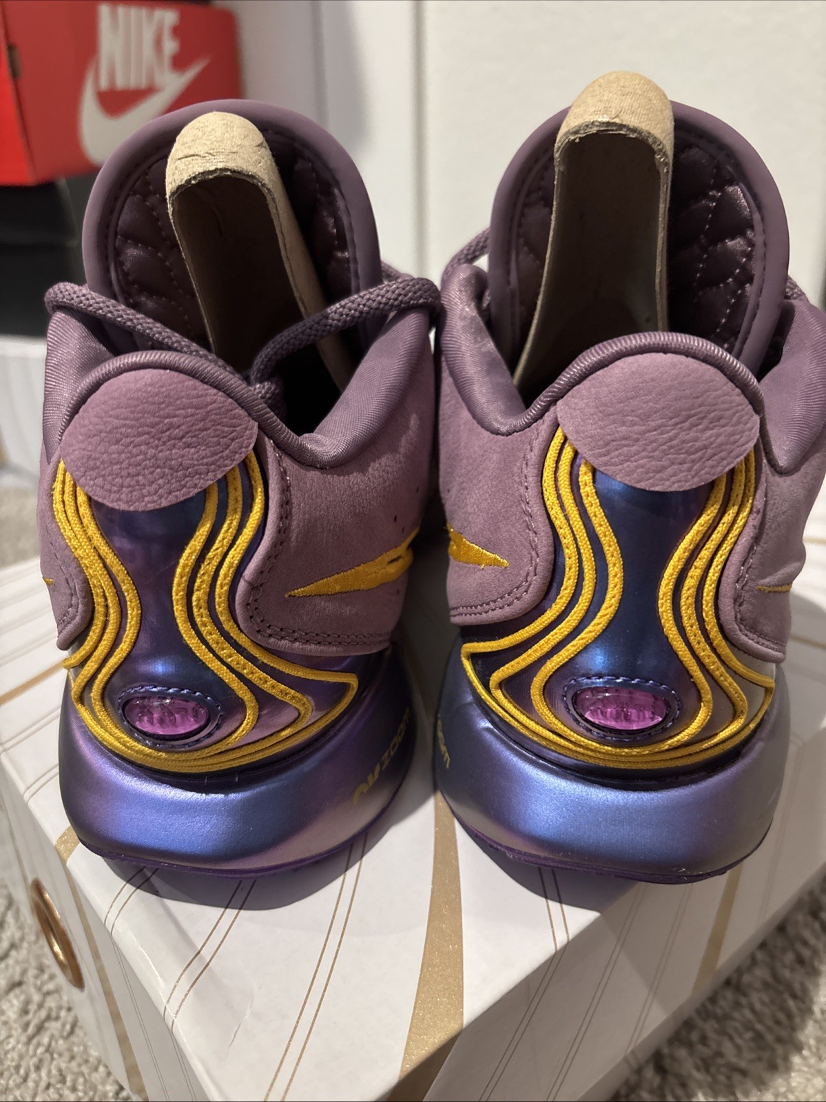 LEBRON XXI Violet Dust/University Gold