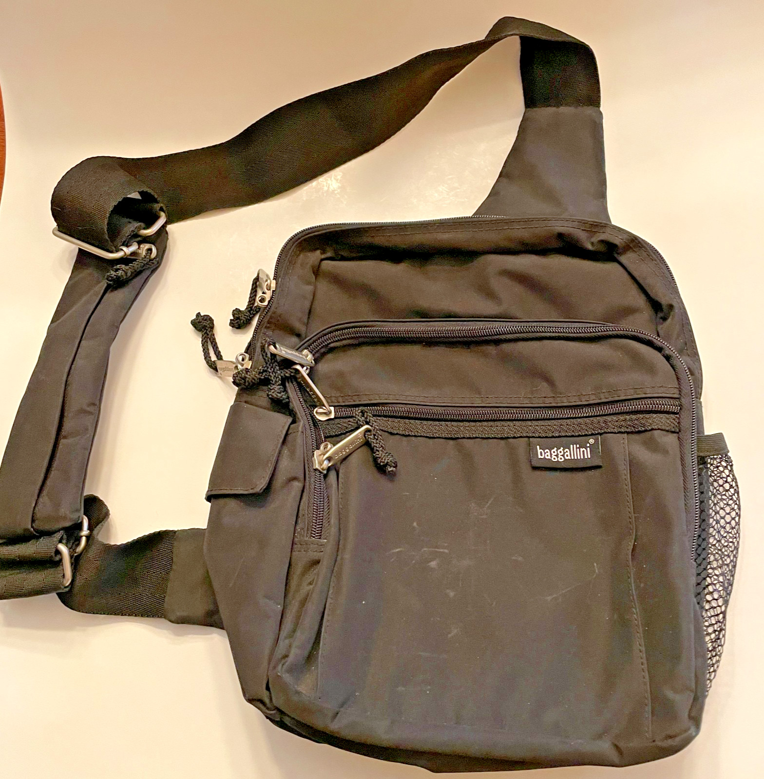 Baggallini Large Central Park Crossbody Travel Bag 11 x 13 x 4.5 inches Black