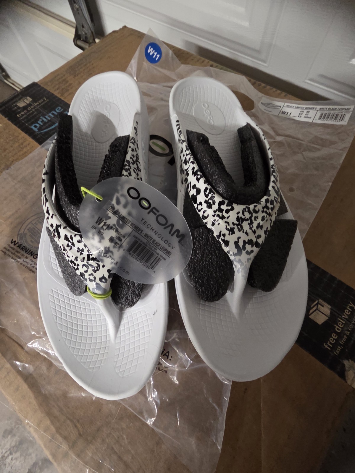 New Oofos OOlala Sandals Womens 11 White Leopard Recovery Flip Flop Comfort
