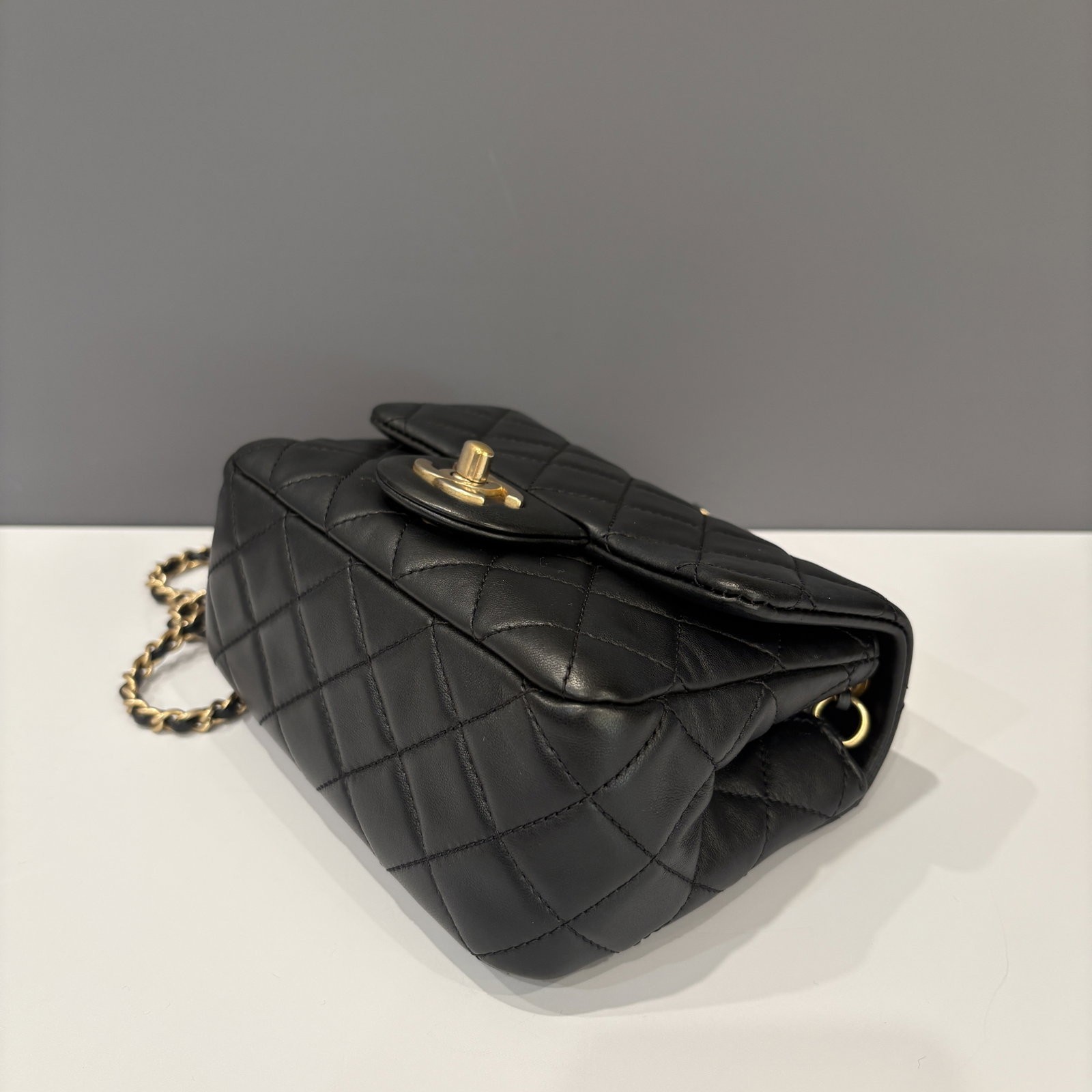 Chanel Mini Pearl Crush Flap Black Lambskin (ag1213n0)