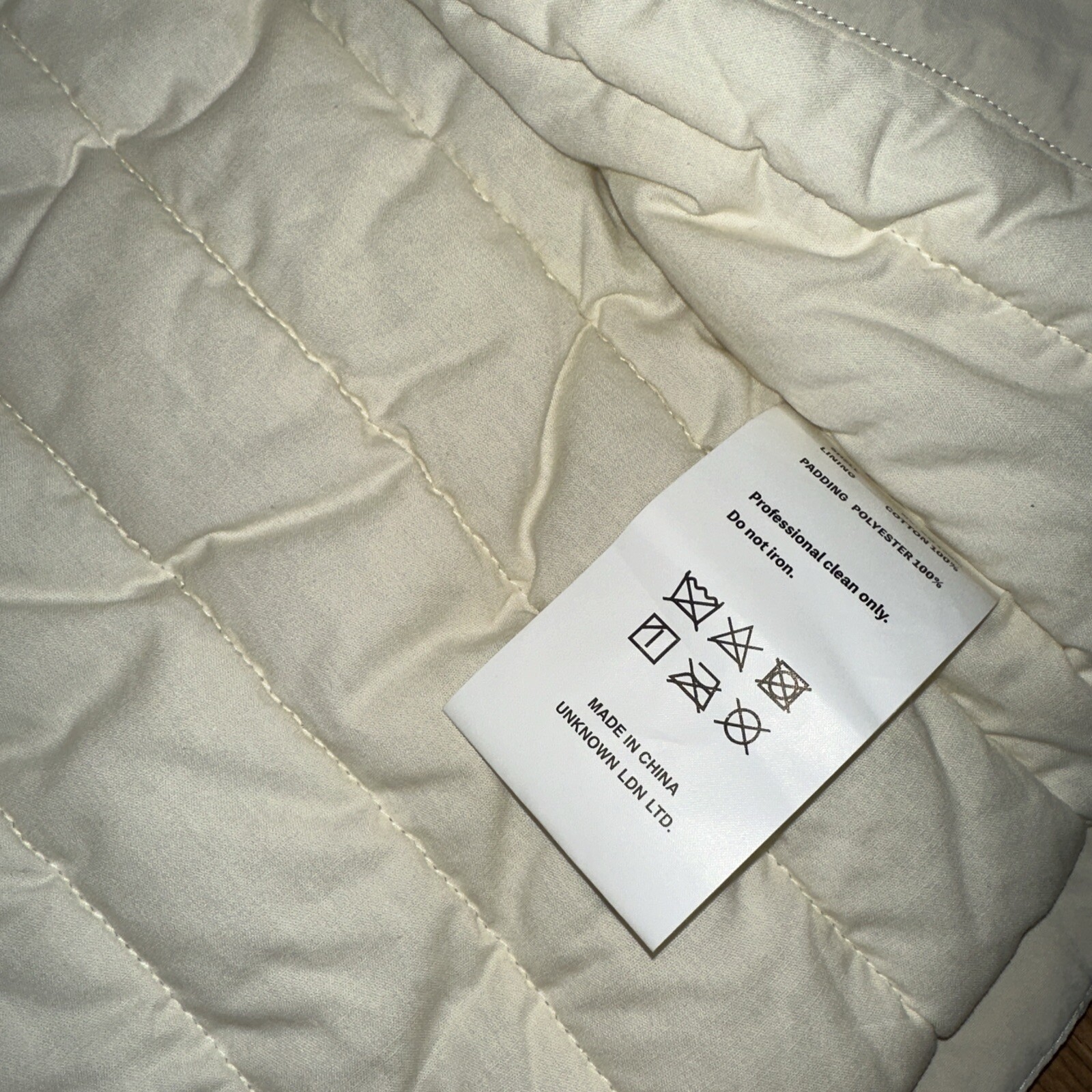 UNKNOWN LONDON Nylon Vest Size L Ivory Solid – With Tags