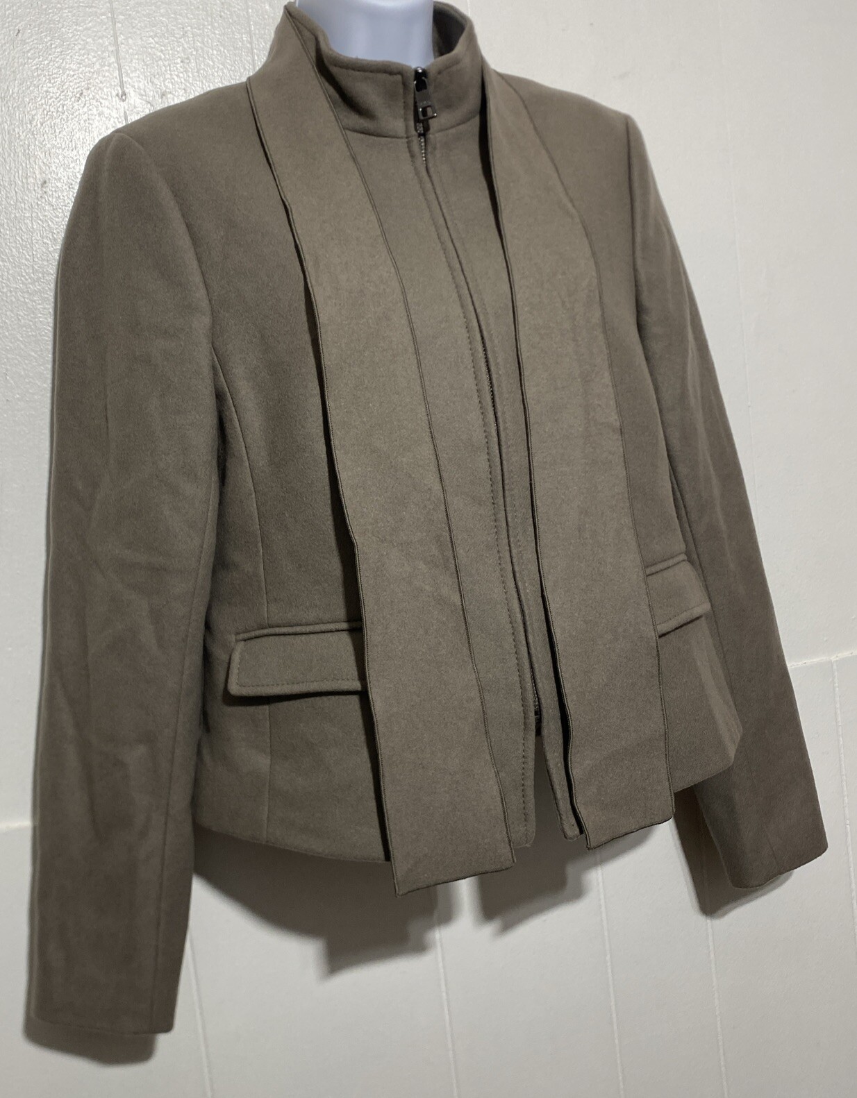 Banana Republic x Mario Bellucci Blazer Women Size 8 Wool Blend Taupe Tie Neck