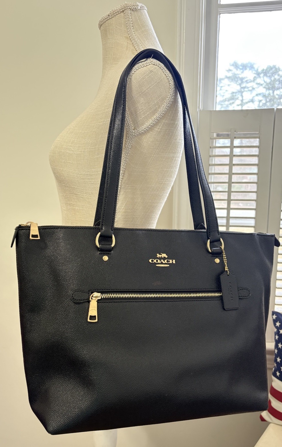 Coach Gallery Tote Shoulder Bag. Large- Black