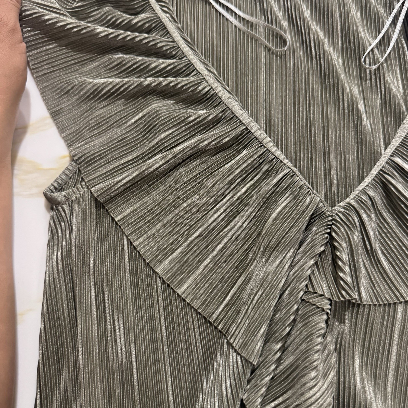 ZARA Green Pleated Ruffle V-Neck Tie Sleeveless Blouse Womens Size S