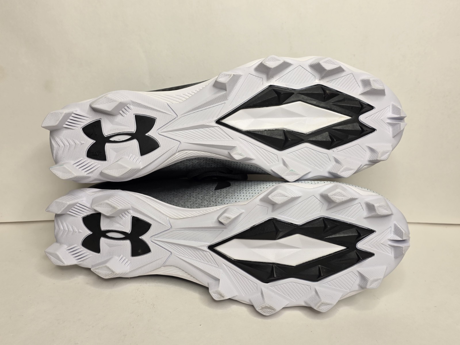 Under Armour Spotlight Franchise 4.0 RM Football Cleats Black White NEW Size 13