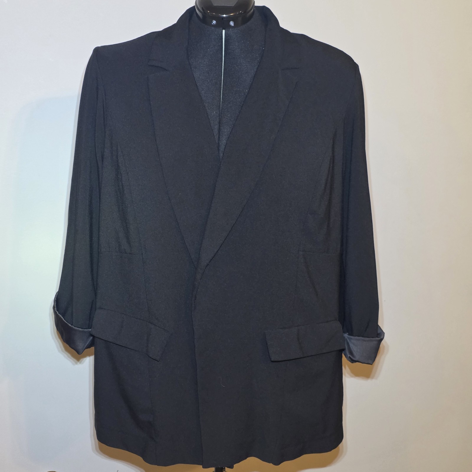 Torrid Size 4 Black 3/4 Sleeve Blazer Missing Button