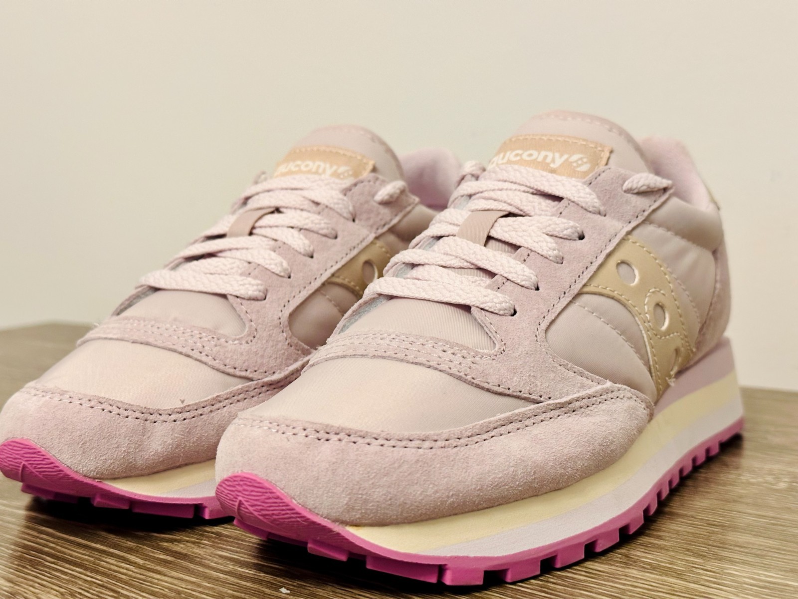 Size 6 Women’s – Saucony Jazz Triple (Orchid | Metallic) w/ Extra Laces