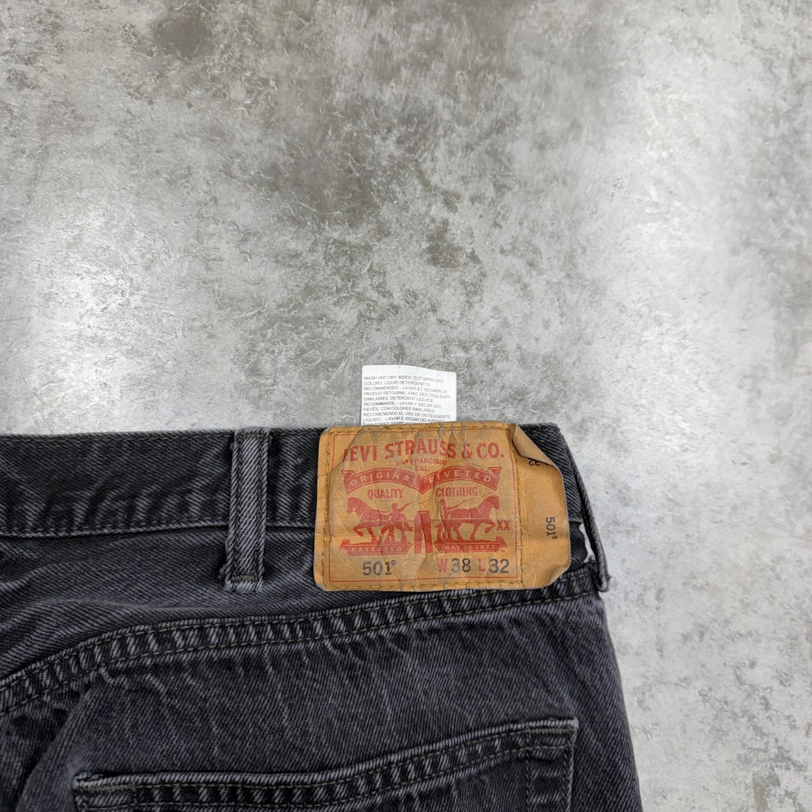 Levis 501 Jeans Mens 38×30 Black Charcoal Wash Button Fly Straight Leg Denim