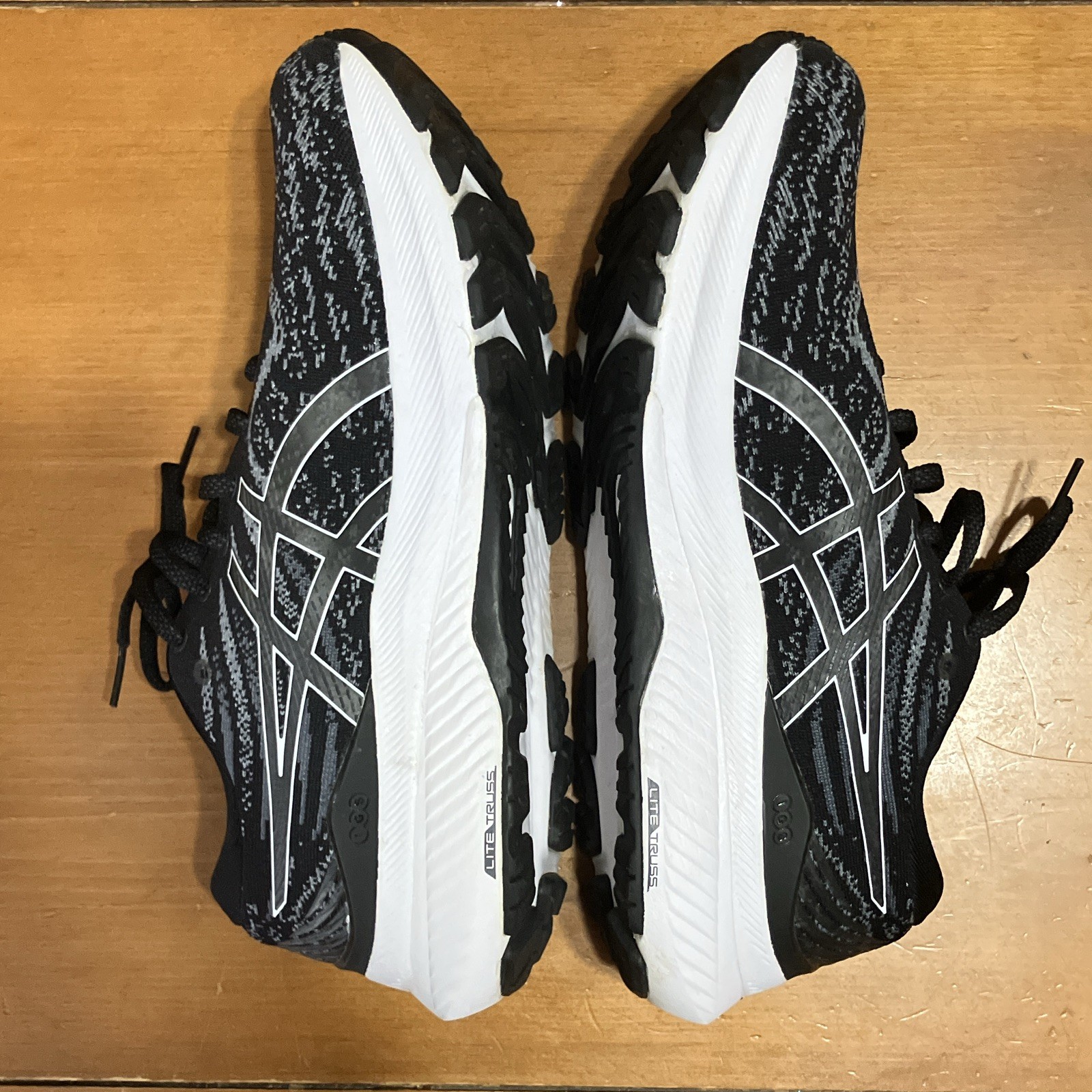ASICS GEL-Kayano Men’s Running Shoes Wide Black/White/Gray Low Top 1011B470