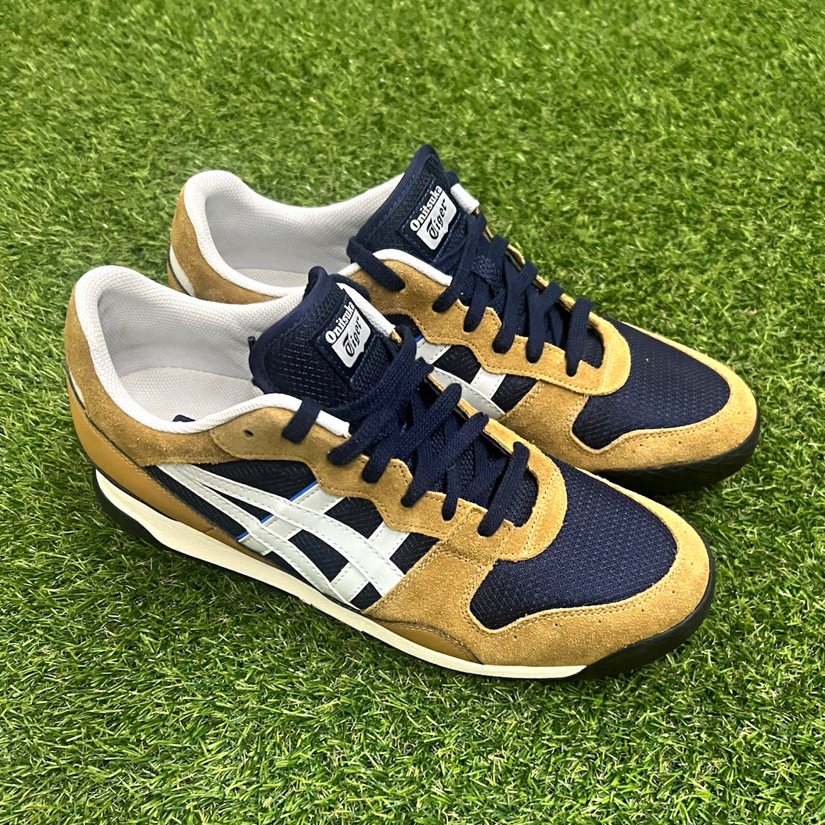 Onitsuka Tiger Men’s Low Top Lace-Up Sneakers Beige Navy White 1183A206