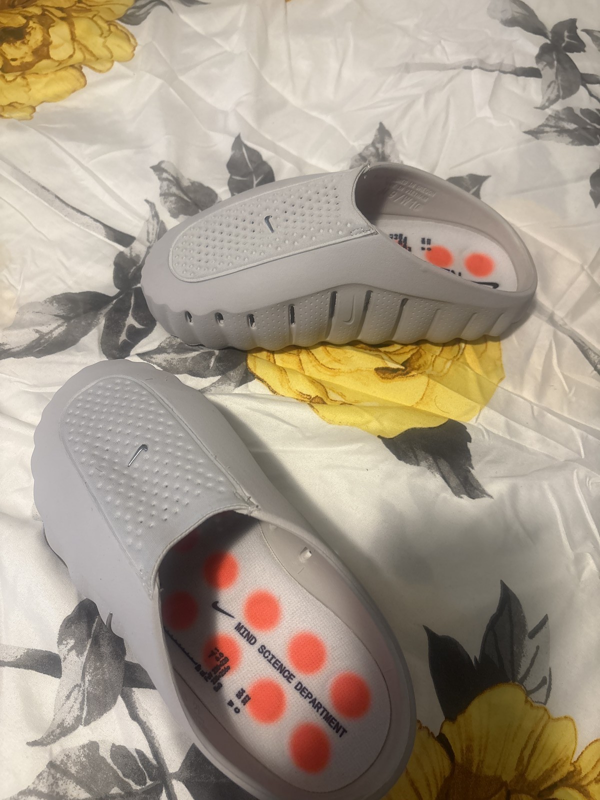 Nike Mind 001 Sail Chrome Hyper Crimson Slip On Women’s Low Top Sneakers