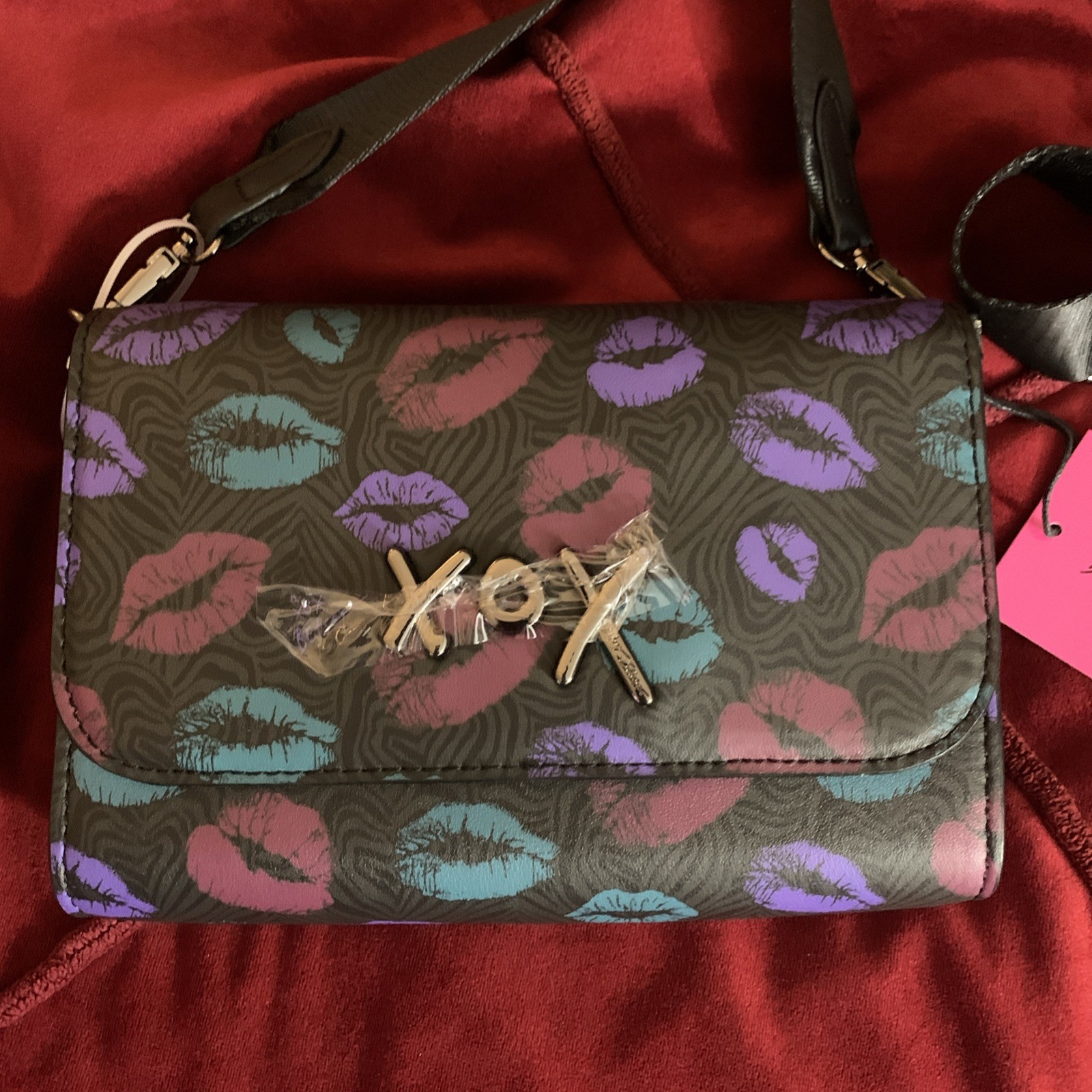 Betsey Johnson XO Flynn Crossbody – Multicolor Lip Prints On Black. New With Tag