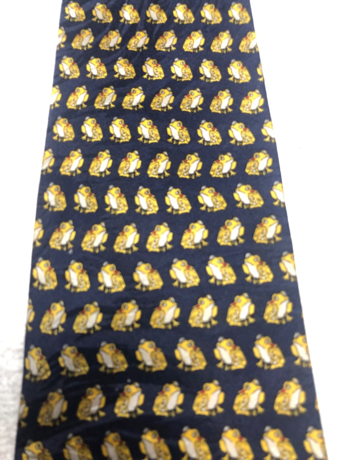 MUSEUM ARTIFACTS MENS TIE NAVY BLUE WITH GOLD RED FROGS 4 X 61