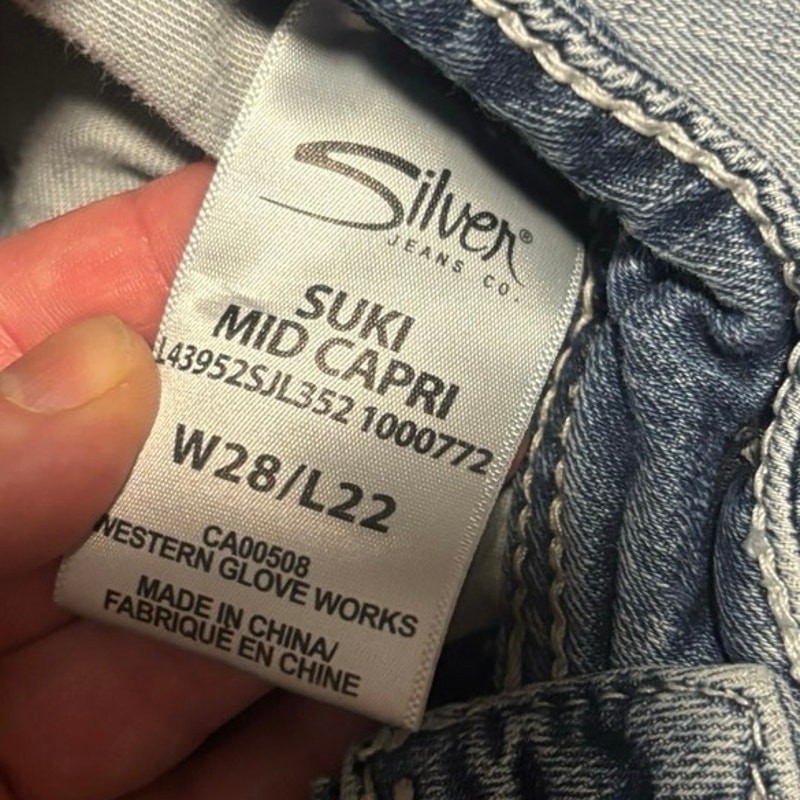 Silver Jeans Suki Low Capri Super Stretch Womens 28×22 Medium Wash Denim