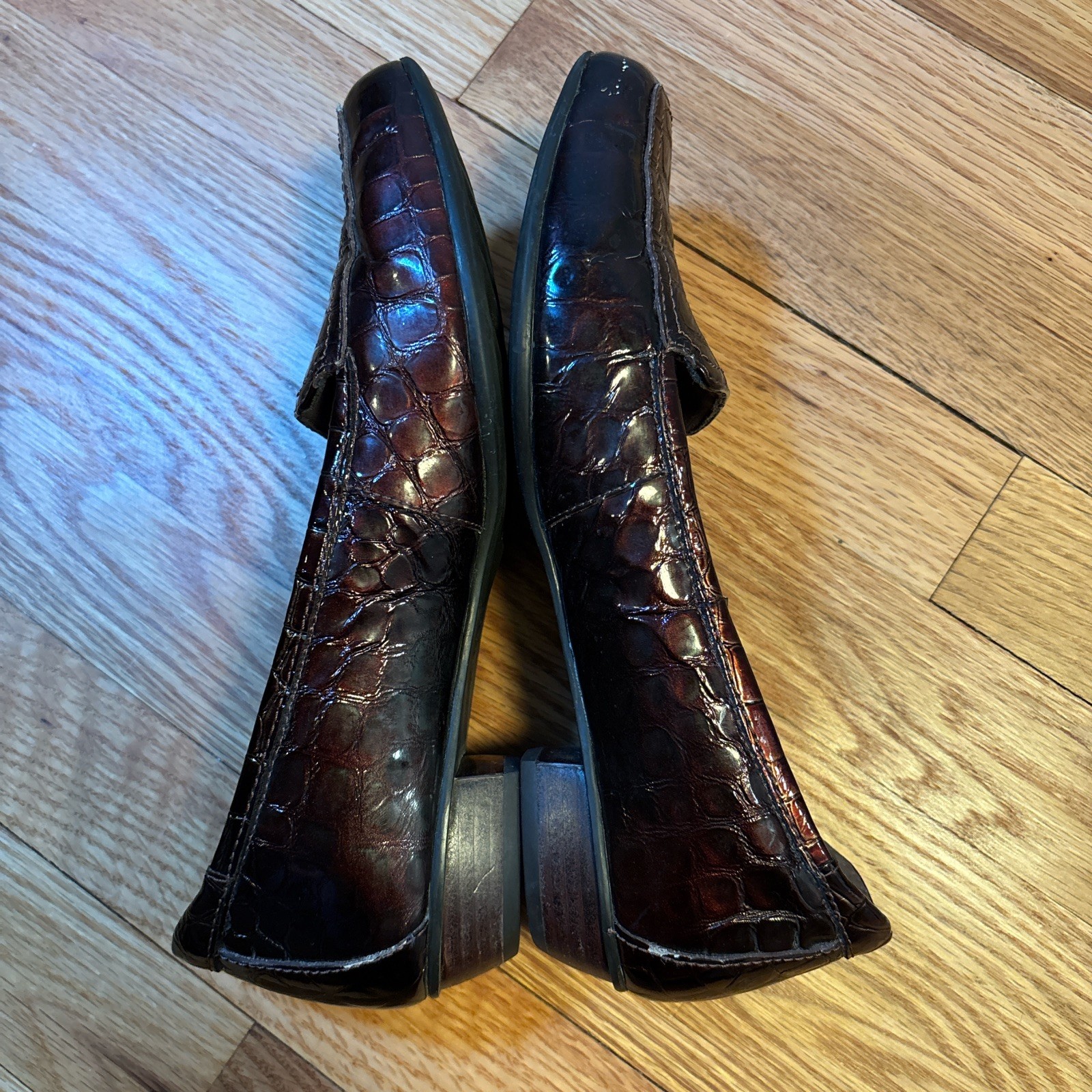 Clarks Everyday Timeless Croc Embossed Leather Loafers – Burgundy – 9M
