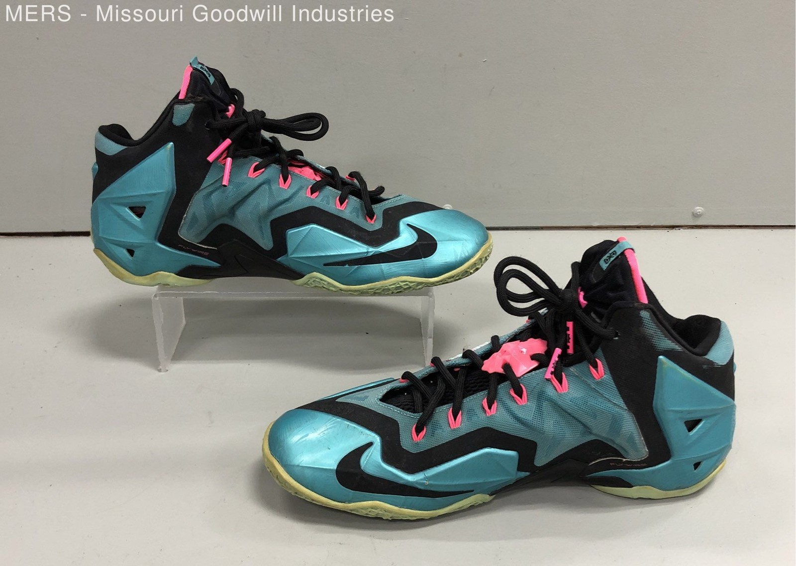 Nike LeBron 11 South Beach Teal Pink Black Basketball Shoes 616175-330 Size 10