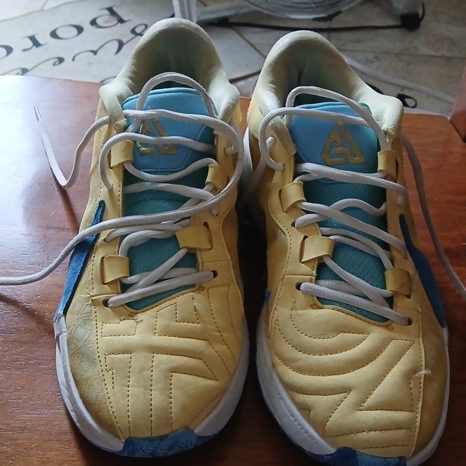 Nike Zoom Freak 5 Men’s Low Top Lace-Up Athletic Sneakers Yellow/Blue/White