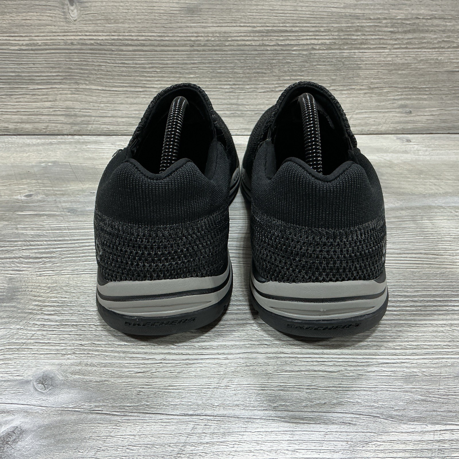 Skechers Relaxed Fit Arago Shoes Mens Size 9.5 Black Grey Fabric Slip On 204000