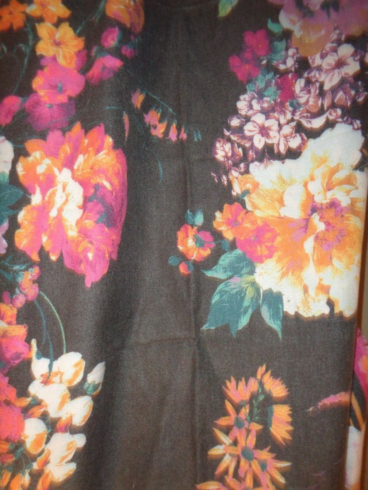 VINCE CAMUTO MULTI PAINTERLY BLOOM LONG AND WIDE SUPERSOFT WRAP NWT 30X76 IN