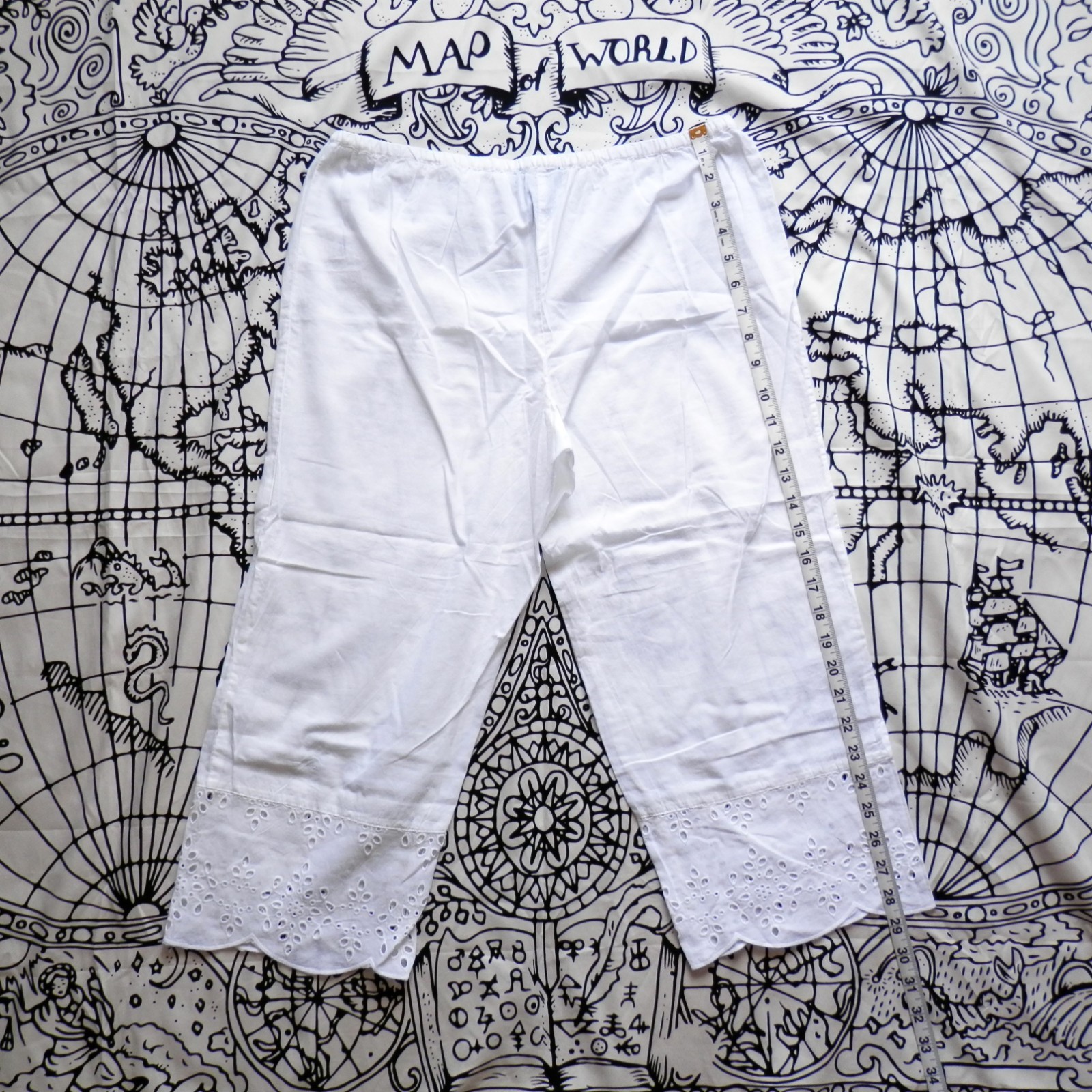 Antibes Blanc White Eyelet Capri Bottom Cover Up, Size M
