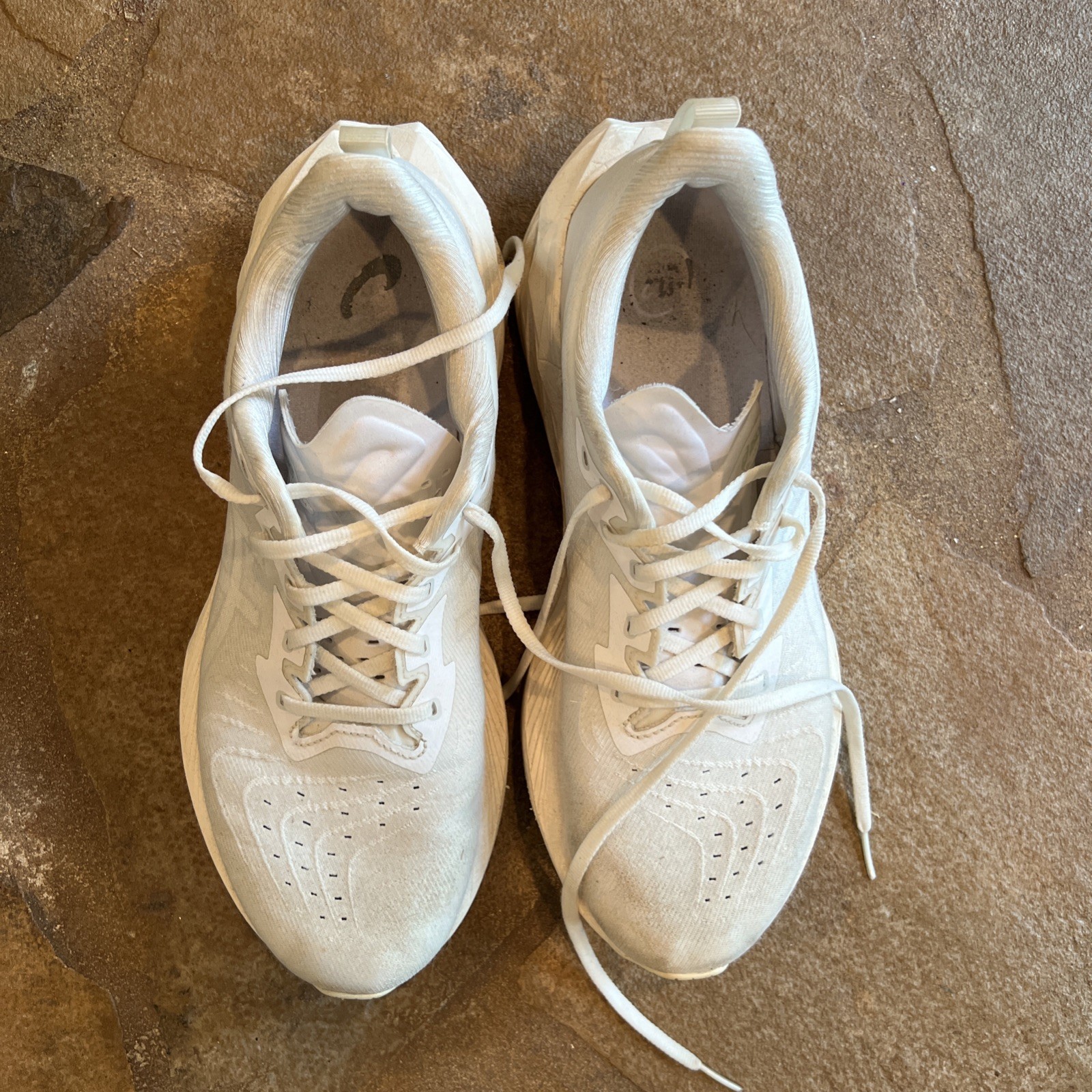 Mens ASICS Novablast 4 White/White Running Shoes. Size 10.5