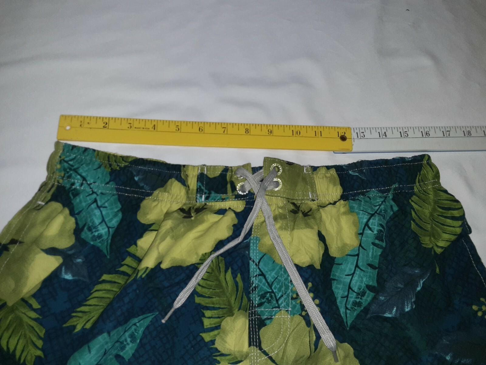 RS SURF APPAREL SWIM TRUNKS LNWOT Men’s Size LARGE (SEE MEASUREMENTS)