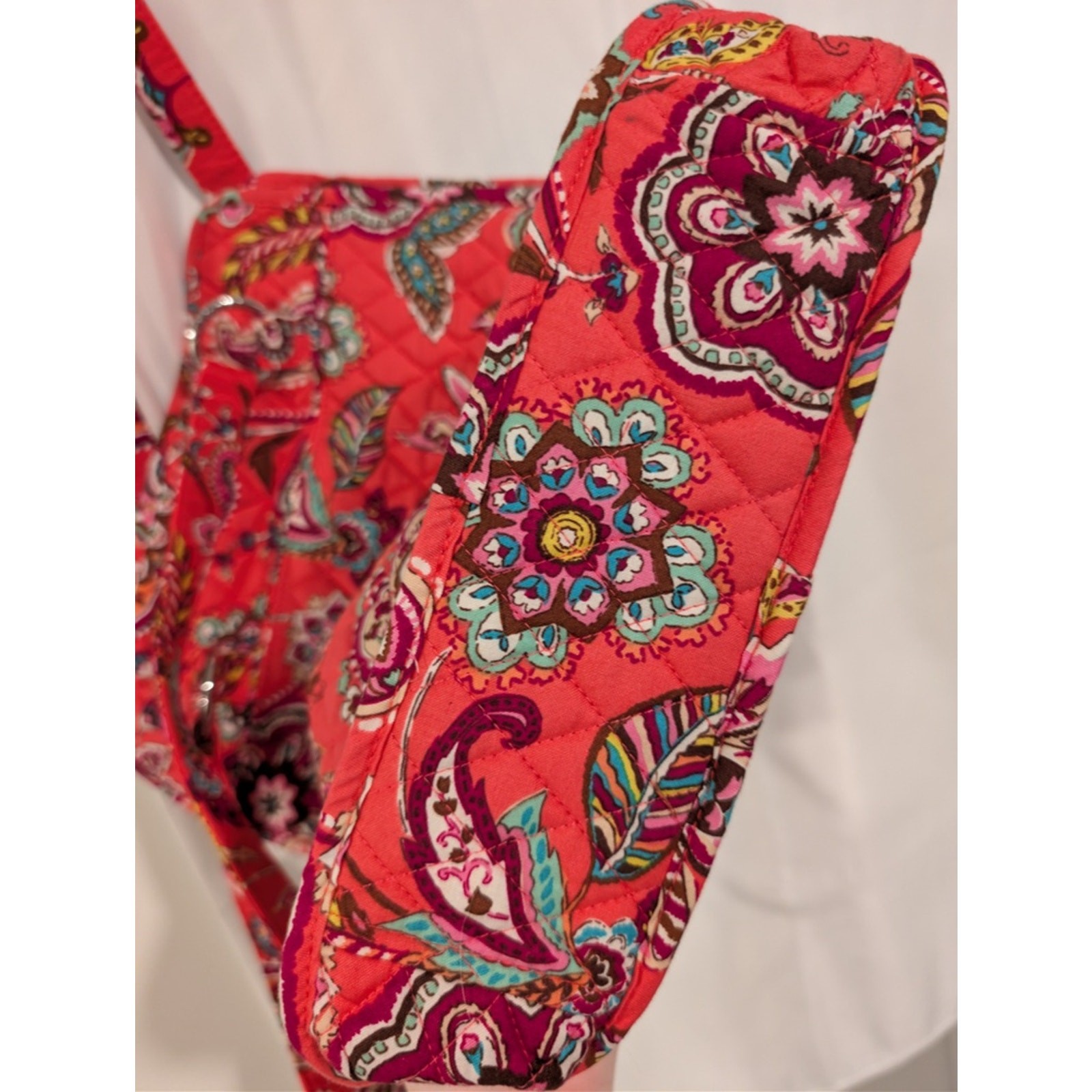1067 – Vera Bradley Quilted Floral Tote Bag Pink Paisley Zip Pocket