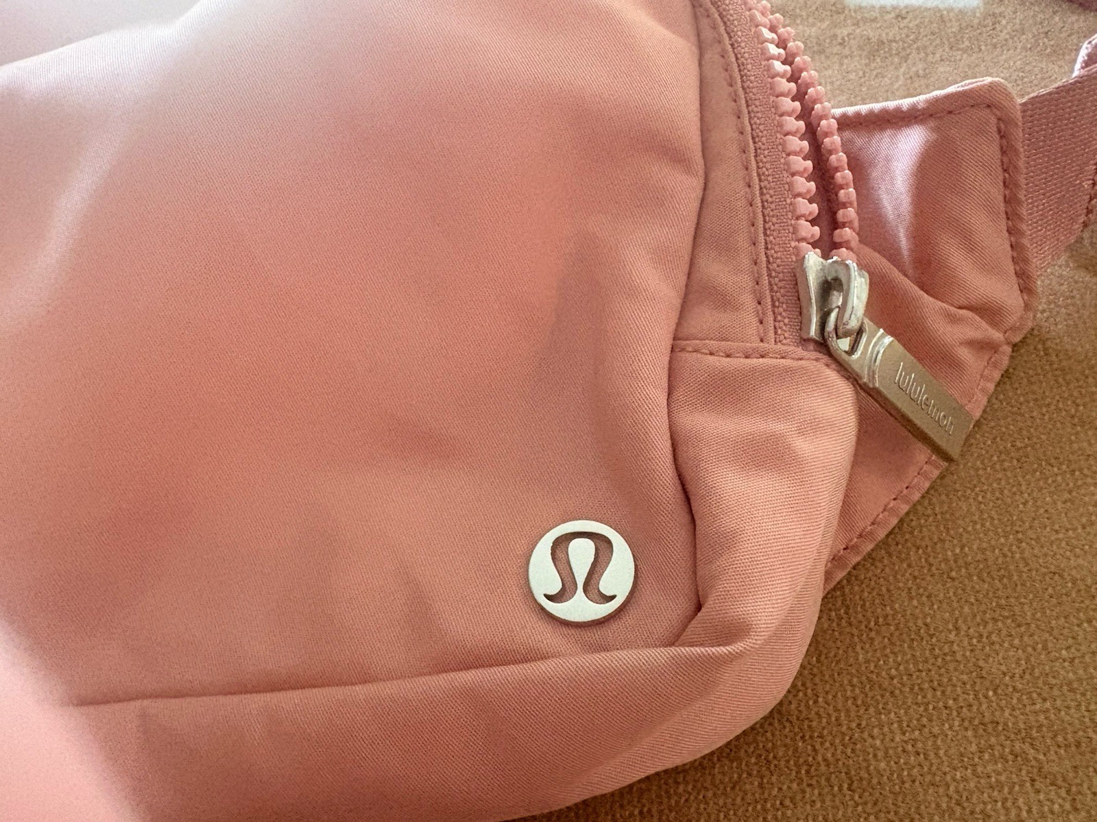 Lululemon Everywhere Belt Bag Pink Lychee/Raspberry, 1L