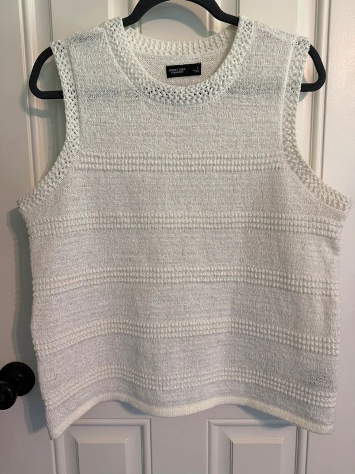 Vera Wang Cream Sweater Tank L