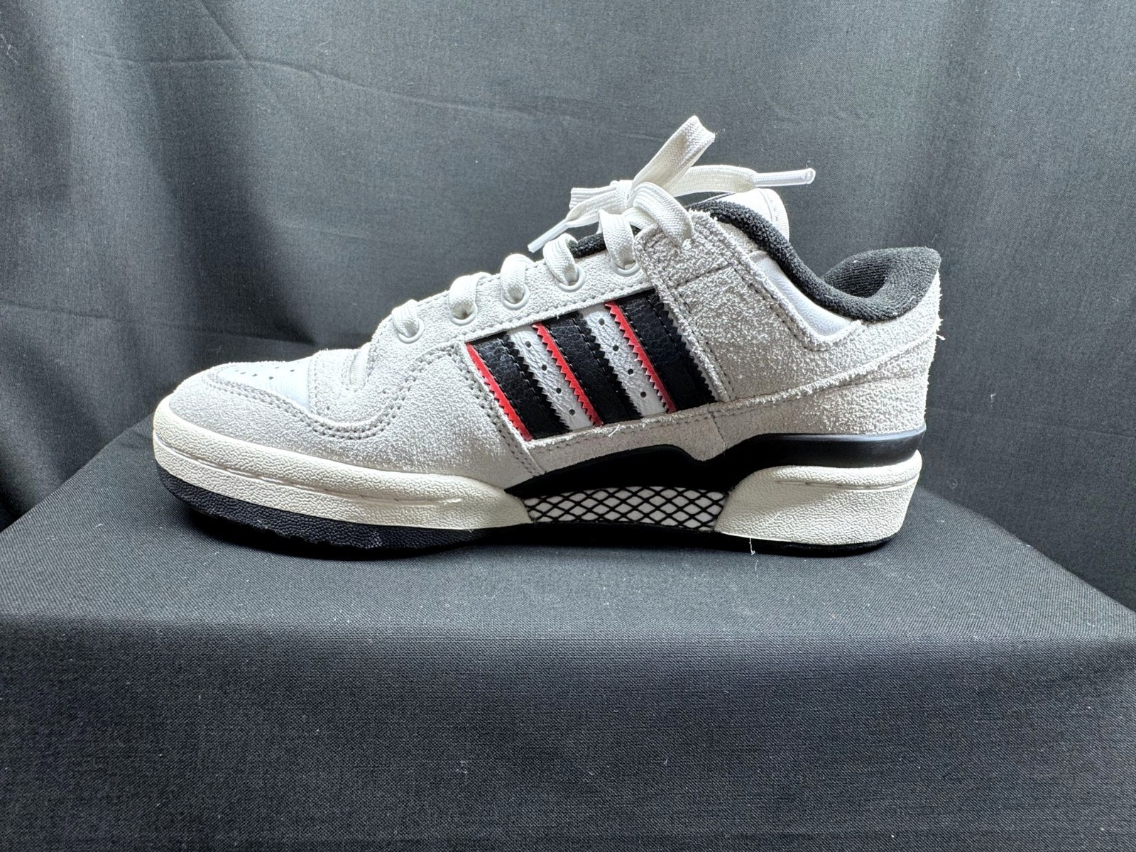 Adidas Forum Low CL JP6094 Mens Size 7 white Black and Red Sneakers