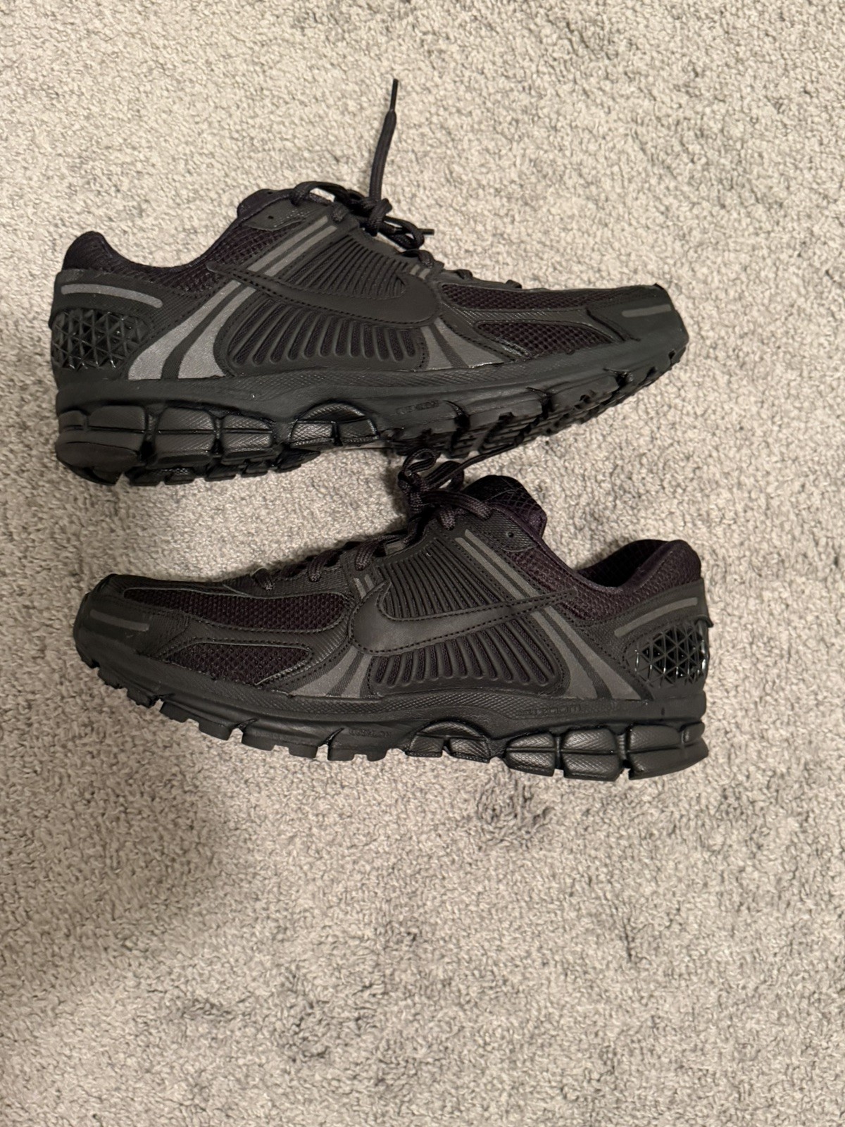 Nike Air Zoom Vomero 5 Triple Black Size 11.5 In Excellent Condition