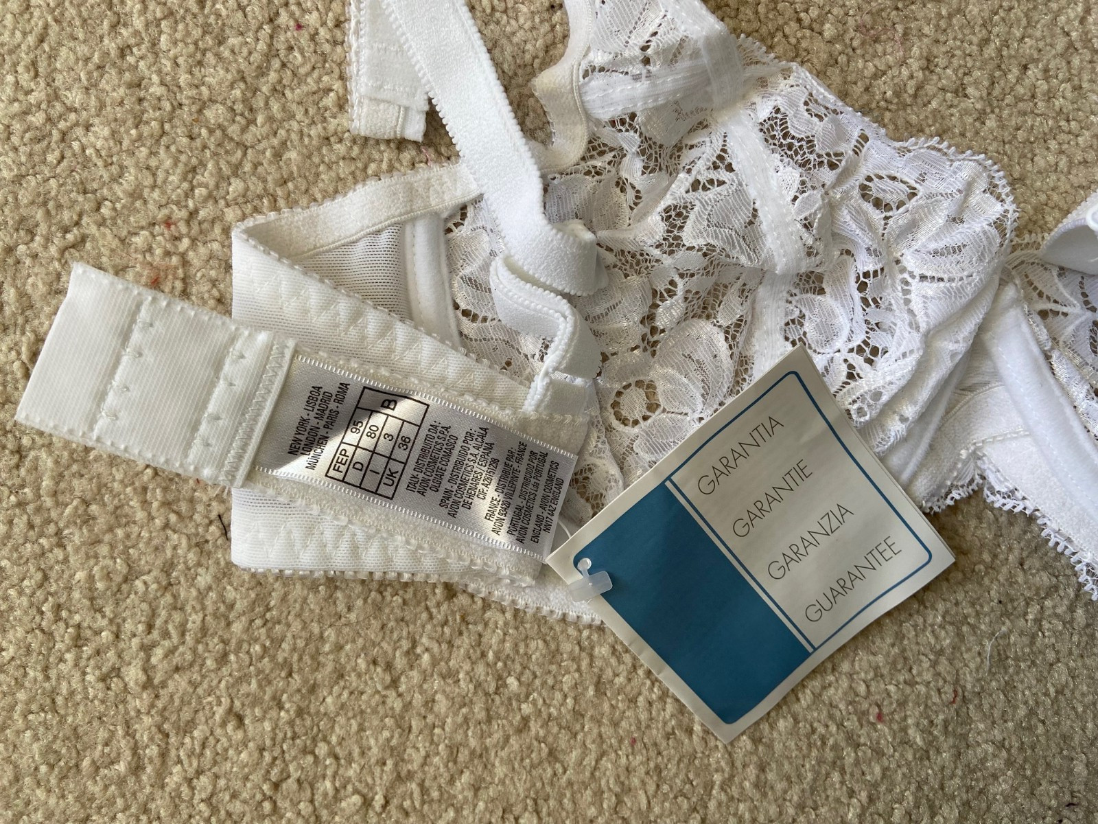 All over lace UK 36 B white bra under wire non padded
