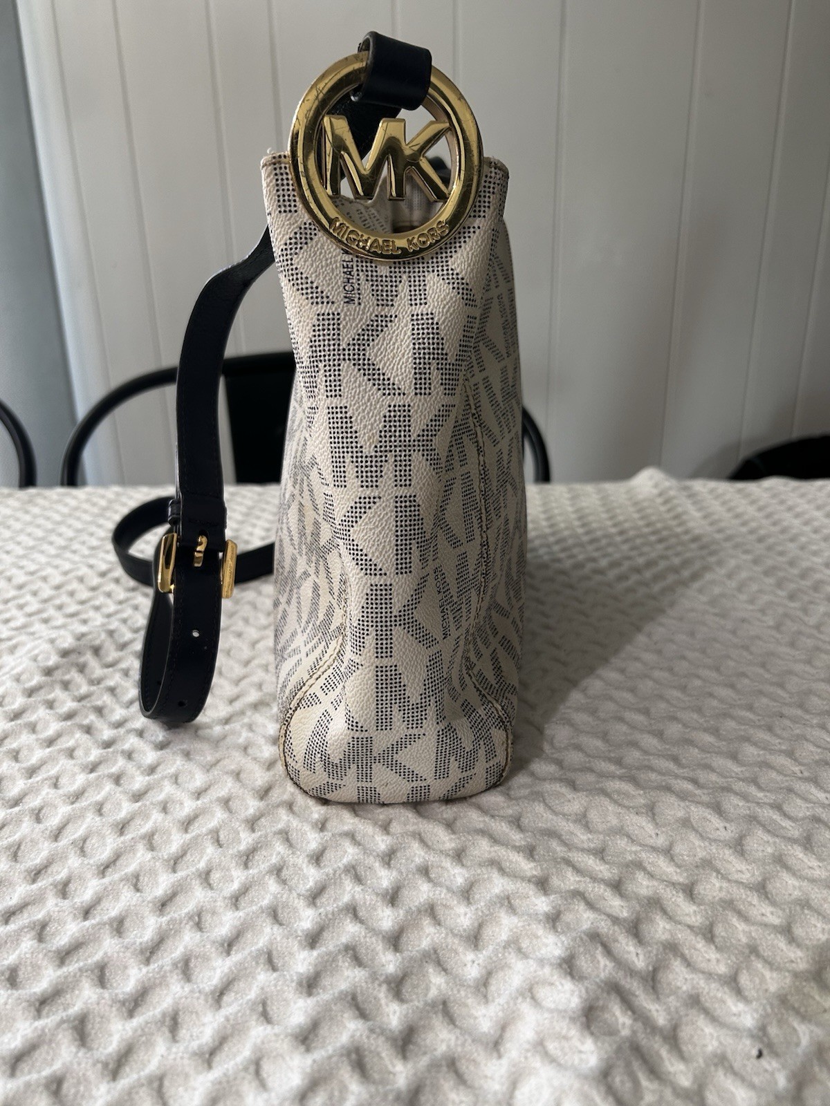 Michael Kors Beige/Black Monogram Shoulder Bag Zip, Adj/Det Strap, Gold