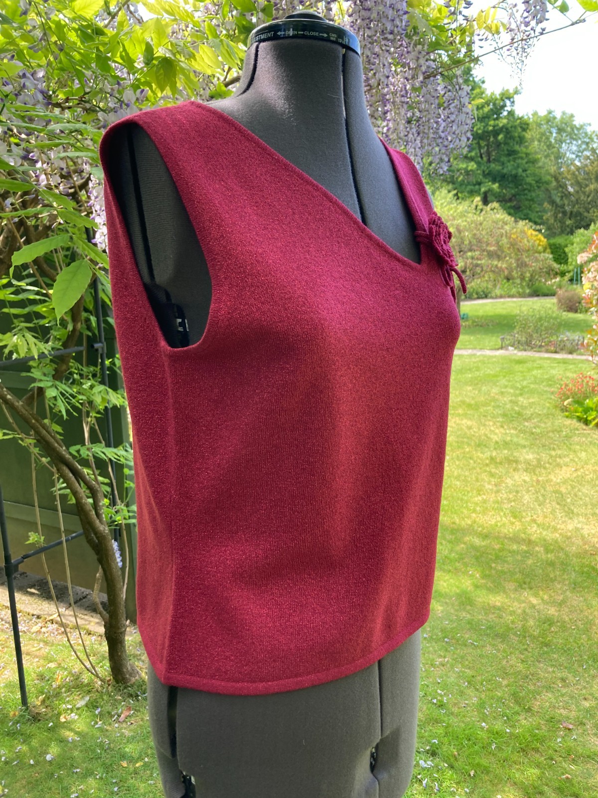 Dorothy Perkins Red Glitzy Sleeveless Top Size 14 Small Fit Floral Detail