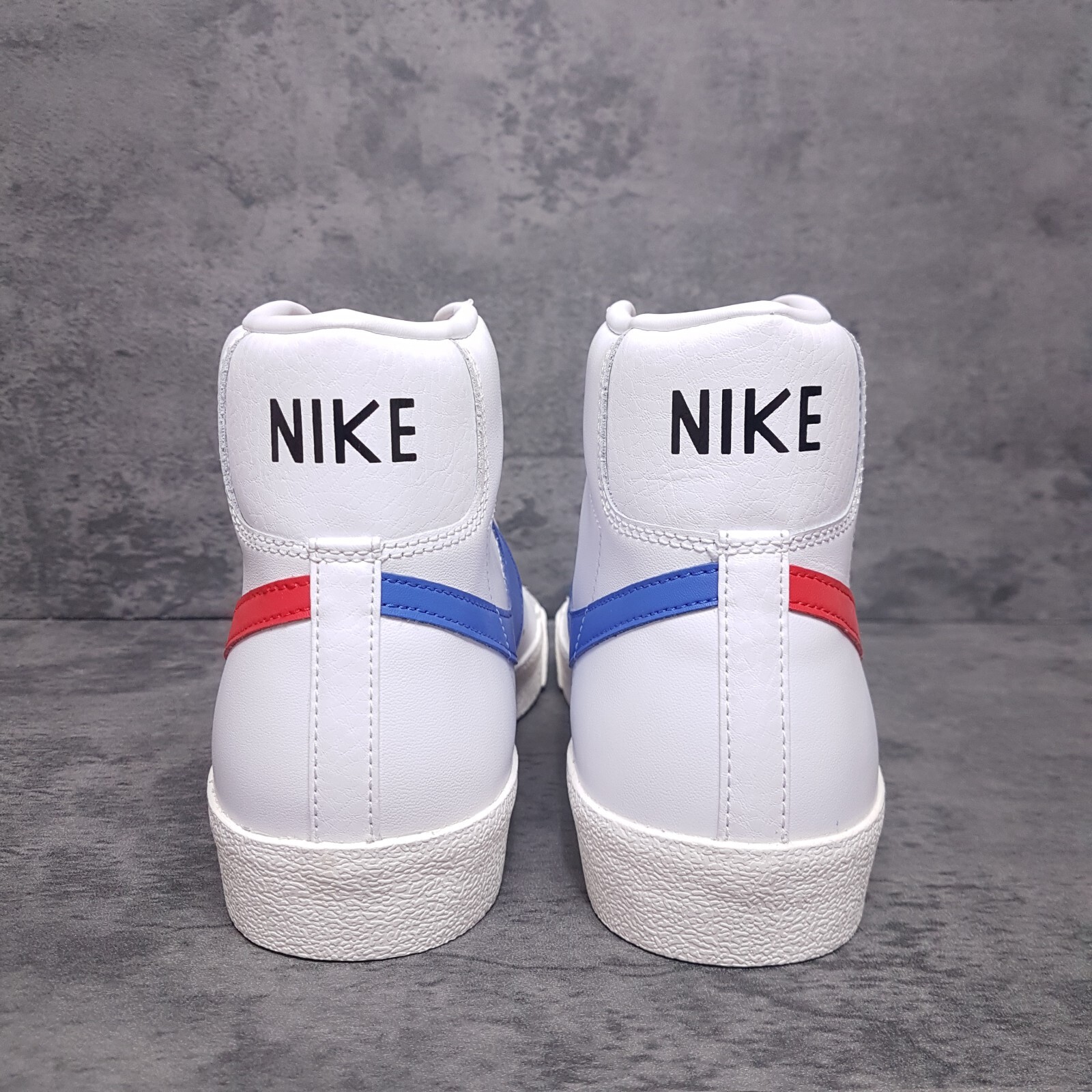 NIKE Blazer Mid 77 Vintage Mismatched Swoosh Shoes Mens 10 Blue Red Nby