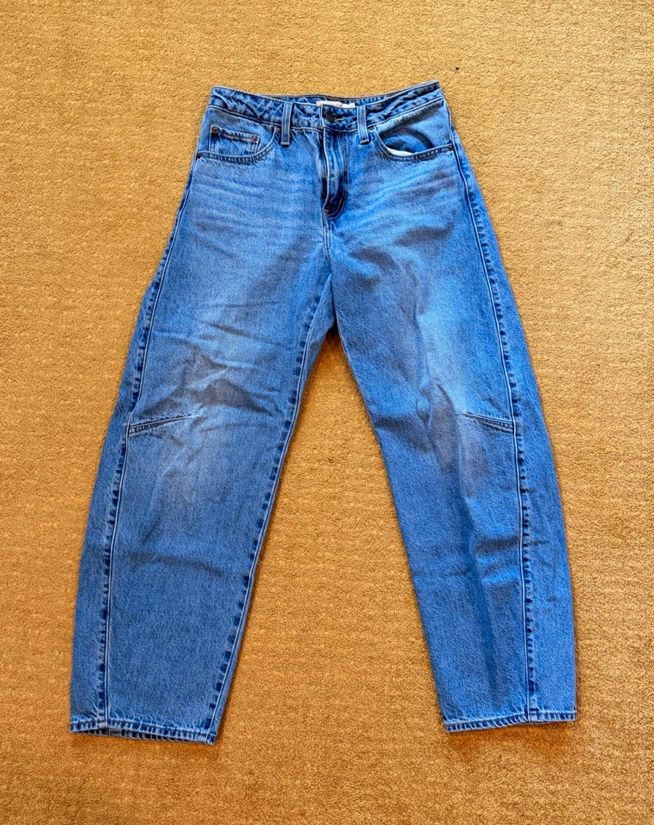 Levi’s Women’s Barrel Jeans Size 27×30