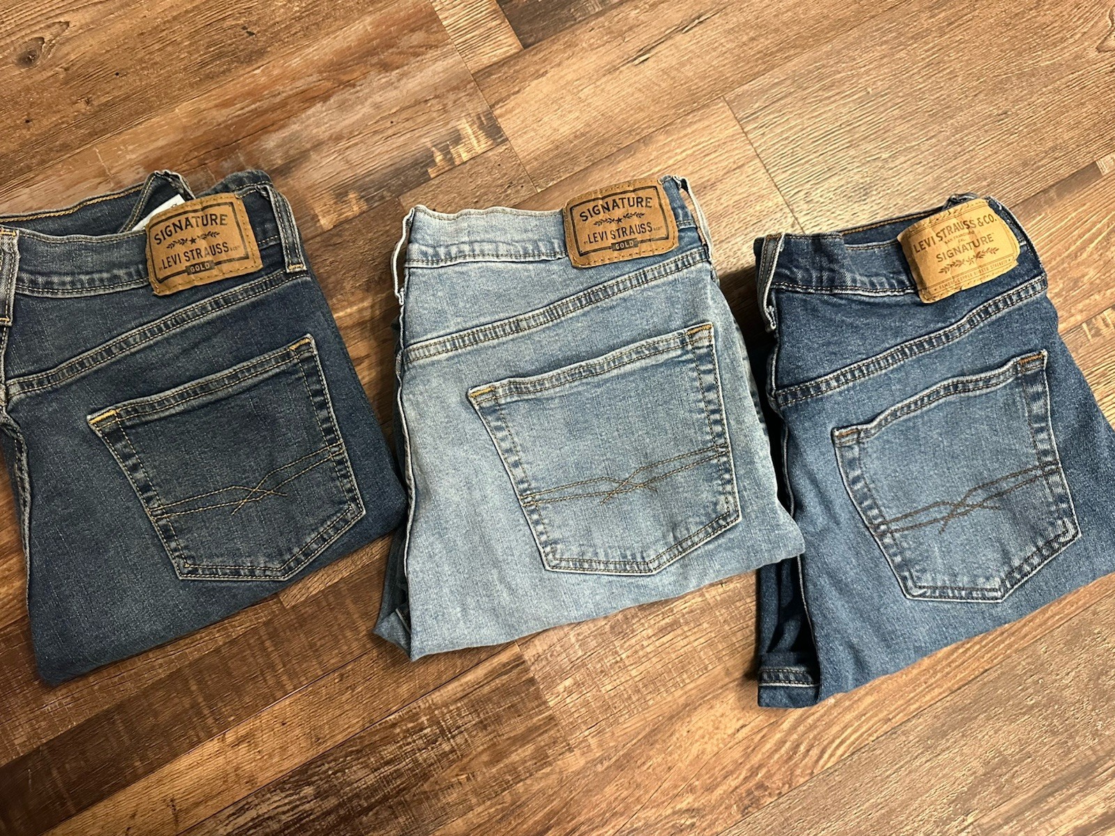 Lot of 3 — Men’s Signature Levi’s Jeans Assortment – Excellent condition