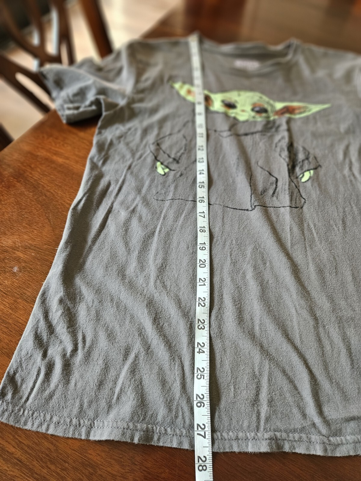 Mad Engine Mens Star Wars Medium Mandalorian Grogu Baby Yoda TShirt EUC
