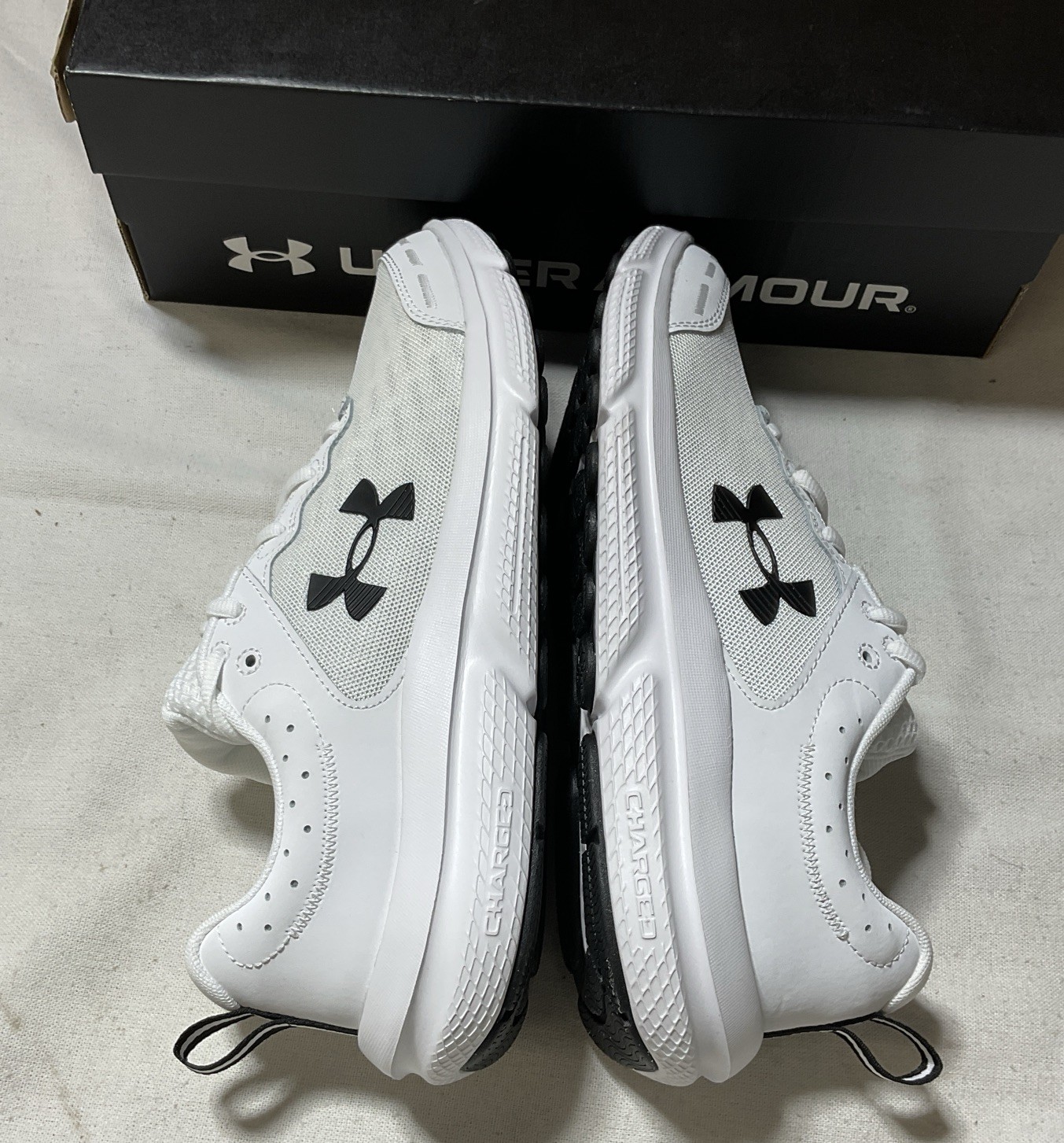 Under Armour Men’s UA Charged Assert 10 3026175-104 Shoes White/Black US 9.5M H5